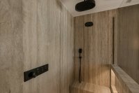 Warm minimalisme maakt je badkamer eindelijk gezellig